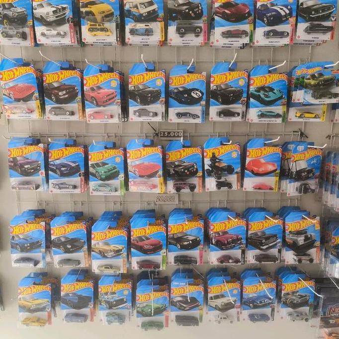 Hot Wheels Sortir Random Real Car 1 dus (isi 72 pcs)