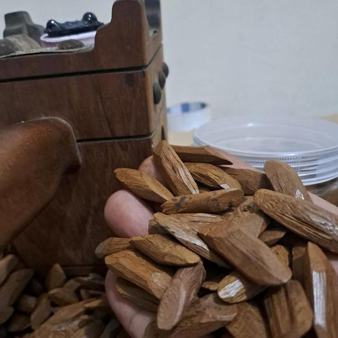 gaharu sana'i maroke / bukhur arab/ oud sana'i/