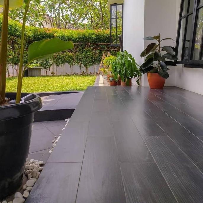 CEDAR NERO 90X15/GT912204R/ROMAN GRANIT/LANTAI HITAM/KERAMIK LANTAI BS