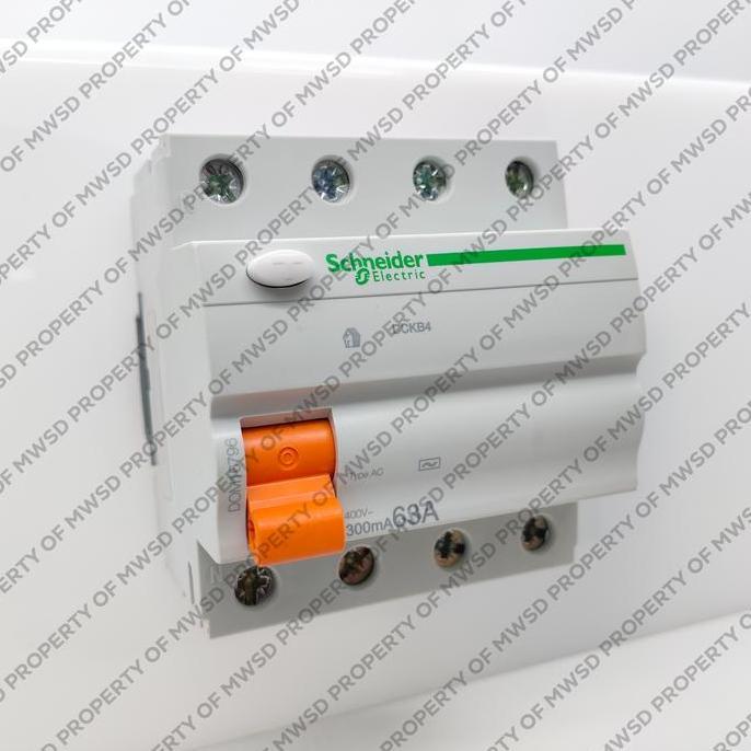 Schneider Rccb Elcb Domae Dom16796 4P 63A 300Ma Perlindungan Jaringan Listrik Terhadap Arus Bocor 2P