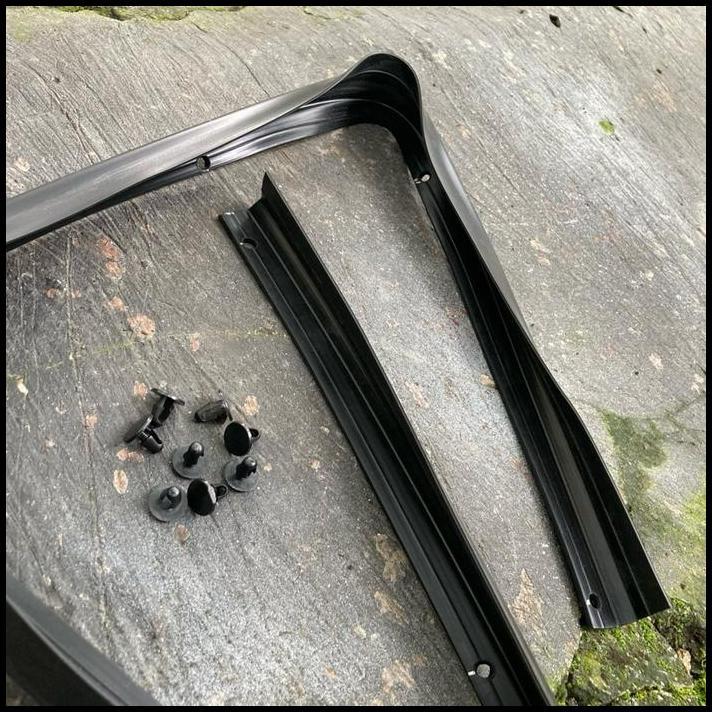 DISKON SEAL HOOD TO RADIATOR SUPPORT KARET KAP MESIN DEPAN PENGGANTI TOYOTA STARLET EP70 EP71 KOTAK 