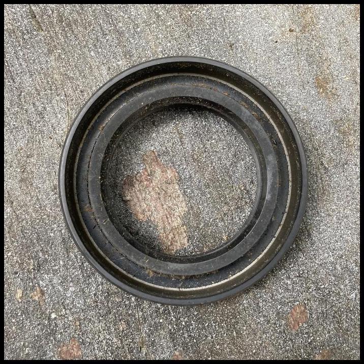 BEST DEAL SEAL OIL (FOR TIMING CHAIN OR BELT COVER) SIL OLI KRUK AS DEPAN TOYOTA CORONA RT104 RT132 