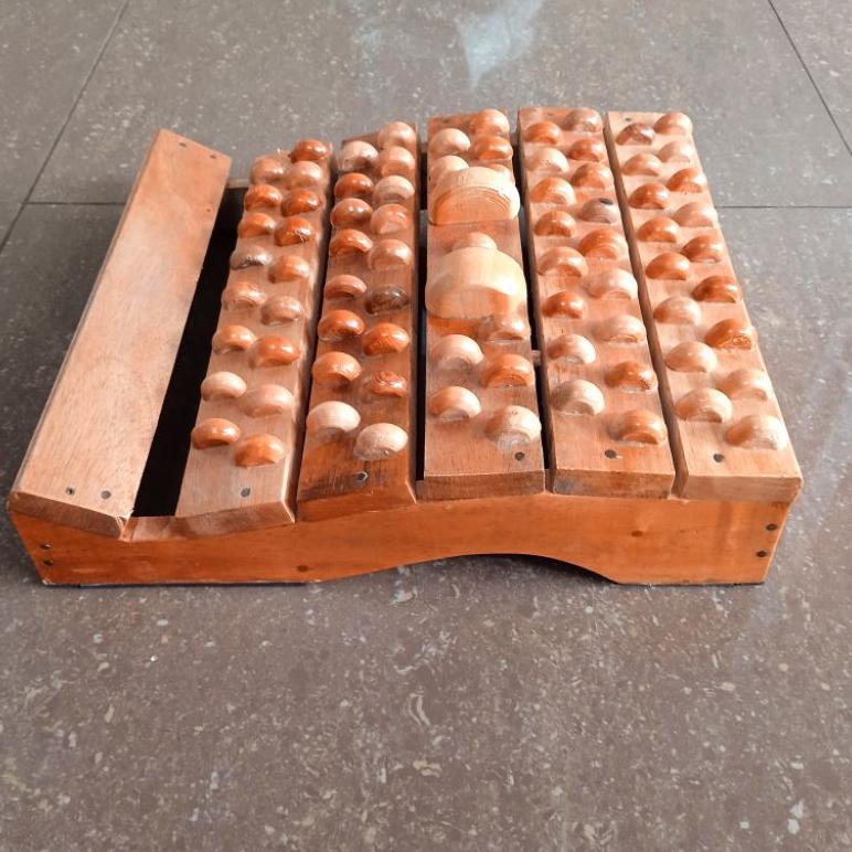Papan Pijat Refleksi Kaki Kayu Tradisional/Alat Pijat Terapi Kaki Kayu Premium