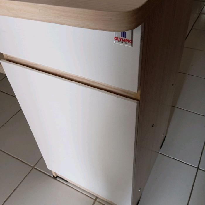 MEJA BELAJAR / MEJA TULIS KERJA KANTOR + RAK + LEMARI ALORA OLYMPIC FURNITURE MOTIF KAYU UTK DEWASA 