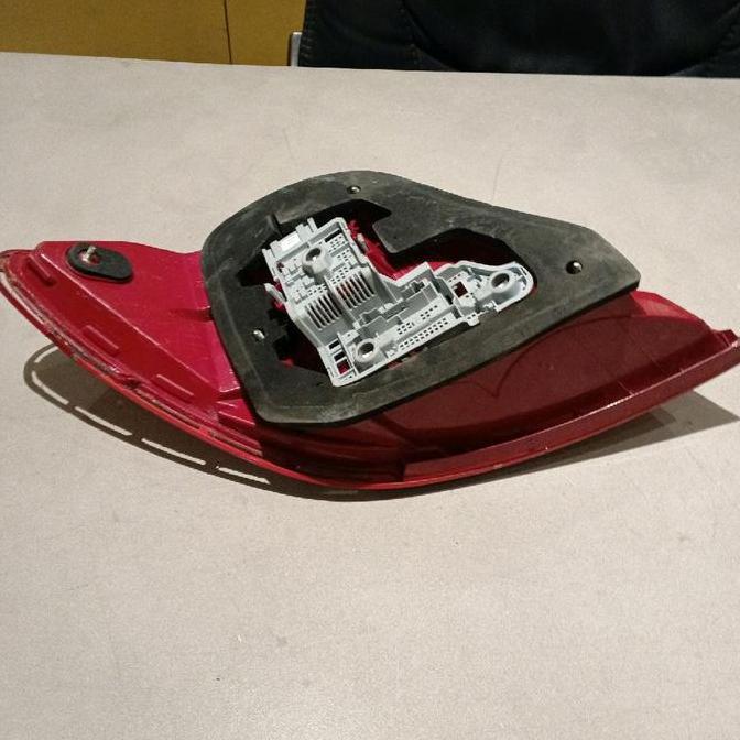 Stop Lamp Kanan Mercedes Benz Mercy W204 c250 Facelift Original Bekas