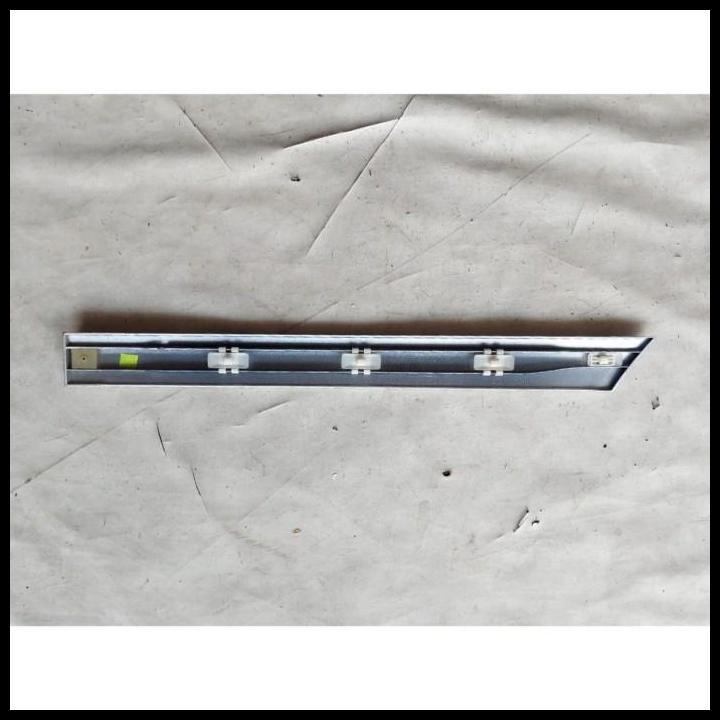 TERLARIS LIST BODY PINTU KANAN BELAKANG MERCEDES BENZ W202 CLASSIC C-CLASS 