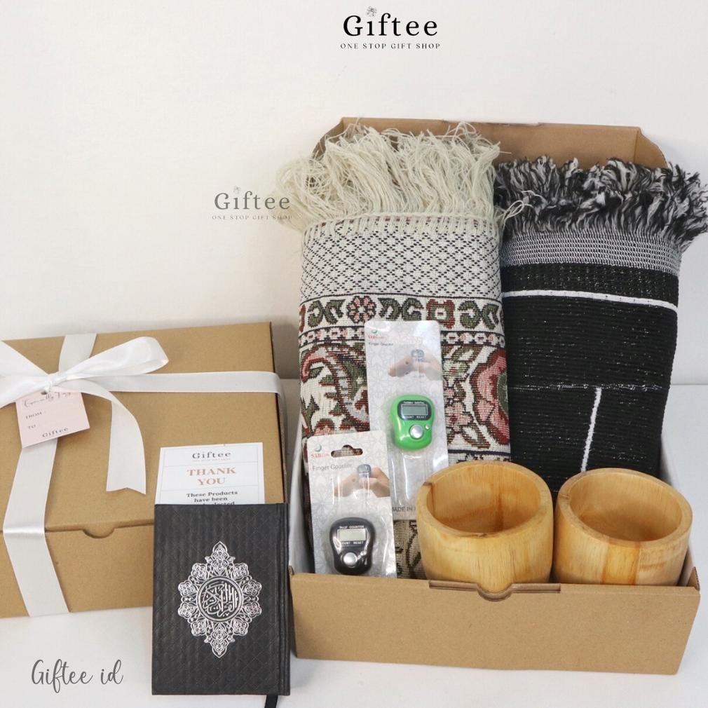 TERBARU HAMPERS SAJADAH COUPLE KADO HADIAH GIFT SET PERNIKAHAN ULANG TAHUN CEWEK COWOK TASBIH ALQURA
