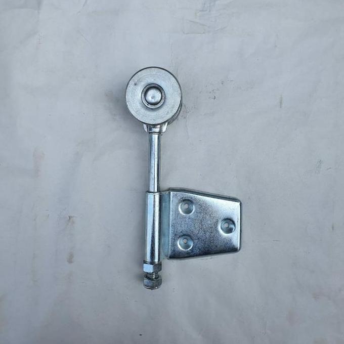 roda atas pinggir pintu garasi