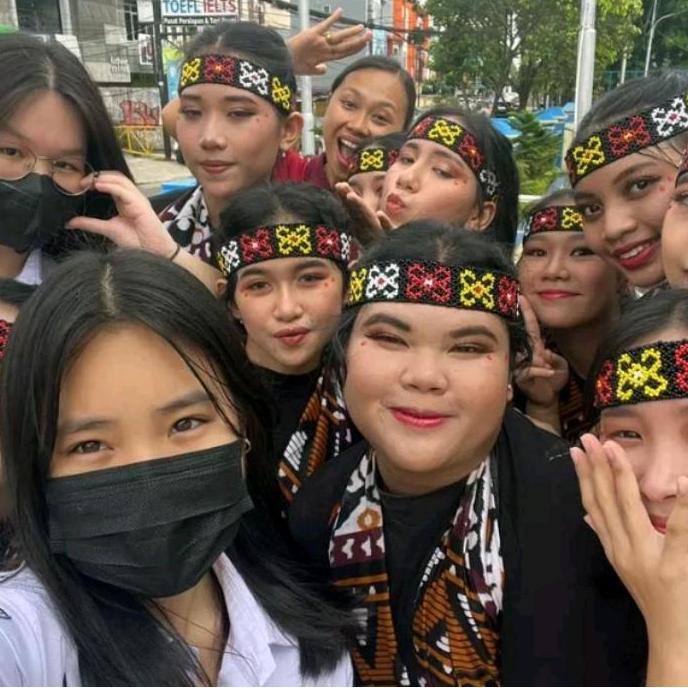 ikat kepala manik mote khas dayak bando dayak ikat kepala hiasan kepala Dayak aksesoris dayak akseso