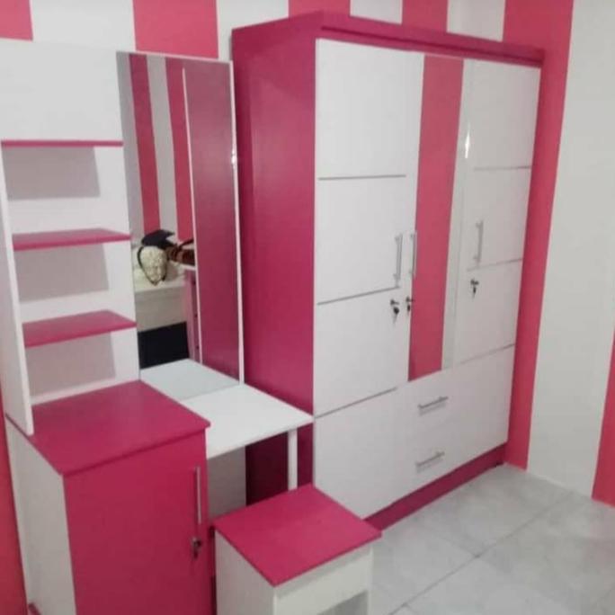 paket lemari dan meja rias pink