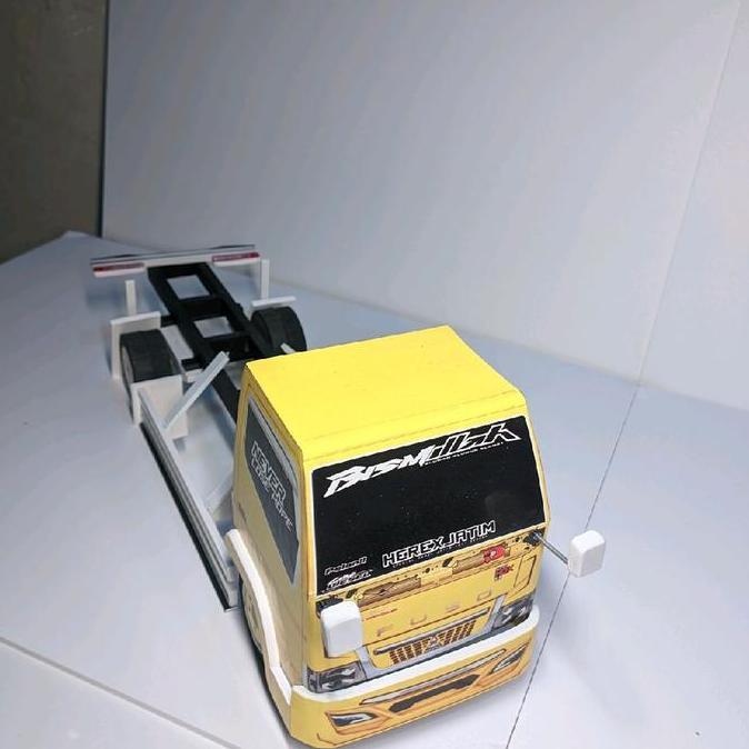 Bishman Miniatur Truk Canter Herex Miniatur Truk Canter Profitan Tanpa Bak Model HDX Cocok untuk Dum