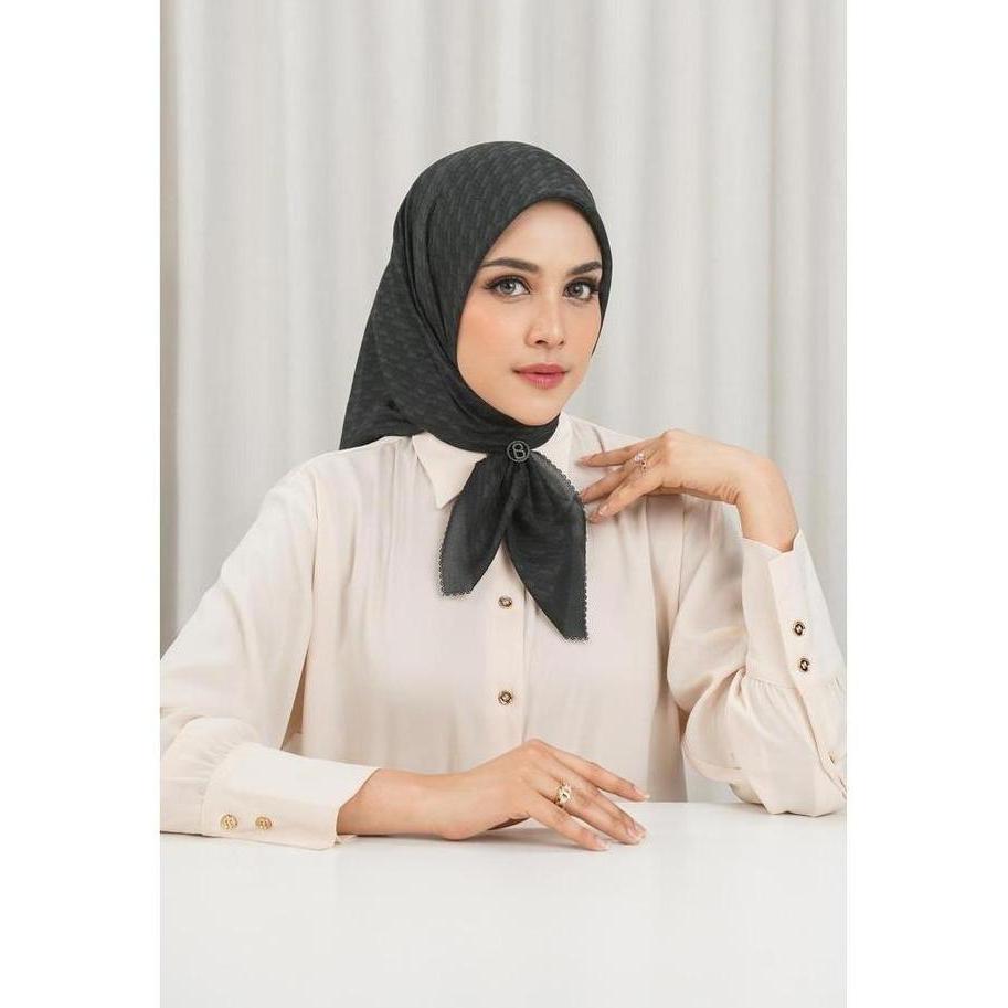 Buttonscarves Leena Monogram Square.