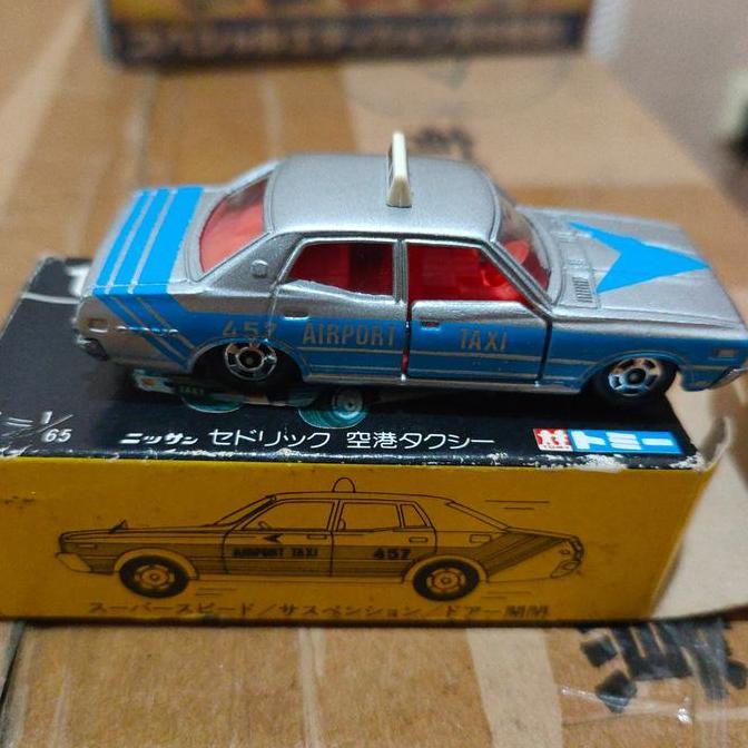 tomica 47 nissan cedric airport taxi