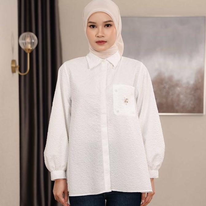 [Earthly Allure] Mayoutfit Azzura Shirt | Kemeja Putih Wanita Motif Textured Aksen Payet Beads