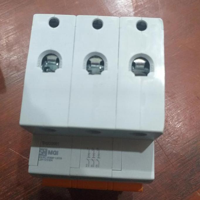 Miliki Mcb 3Phase 25A Schneider Domae 4,5Ka