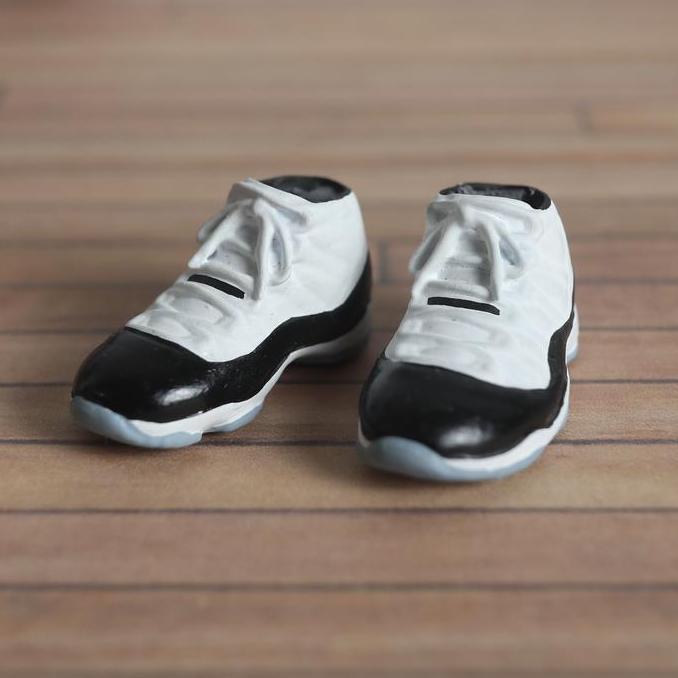 1/12 Sepatu Air jordan 11 White Miniatur untuk SHF Figma