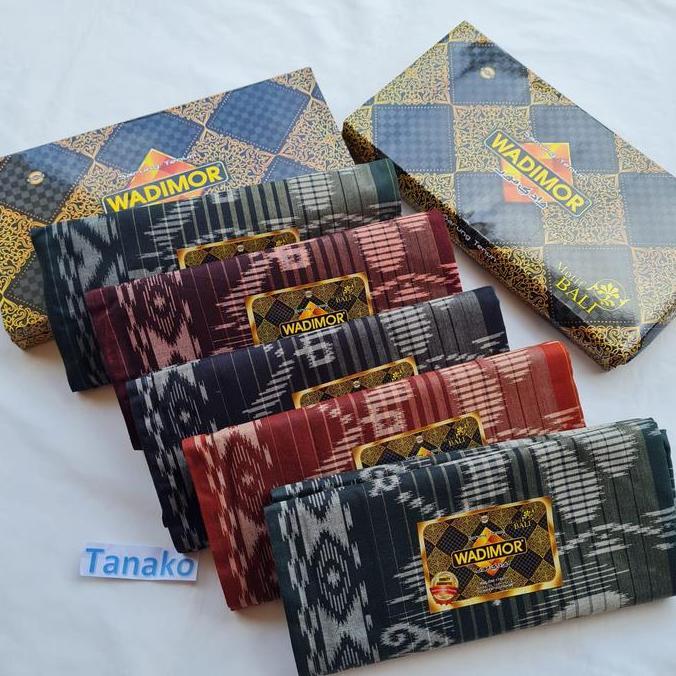 Kain Sarung Tenun Wadimor Motif Bali.
