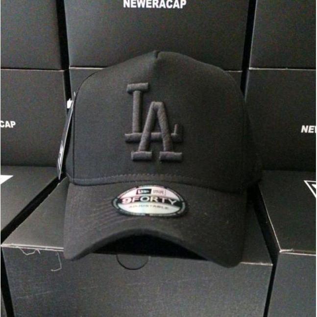 Topi Distro Logo La Bahan Hitam Topi