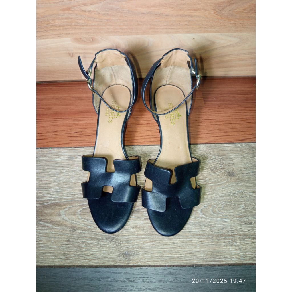 sandal wanita hak tinggi