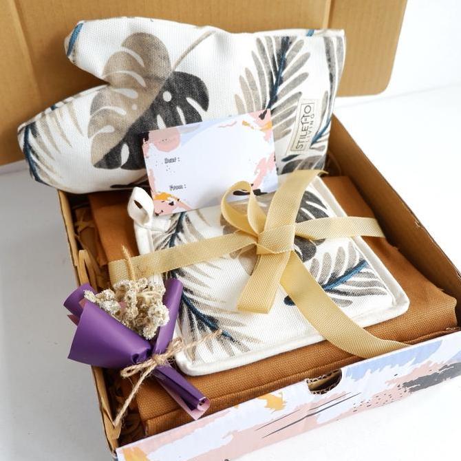 STILETTO - HAPPY COOKING - Paket kado berisi apron & glove set - kado hampers ultah ulang tahun bing