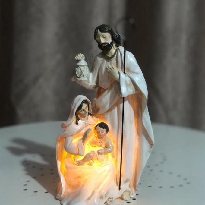 pajangan patung bayi yesus