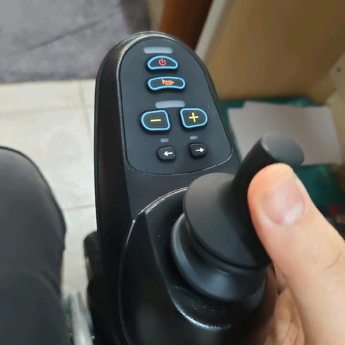 TERBARU Kursi Roda Elektrik Jalanan Outdoor Offroad Peredam Suspensi + Joysctick Kontrol Belok Maju 