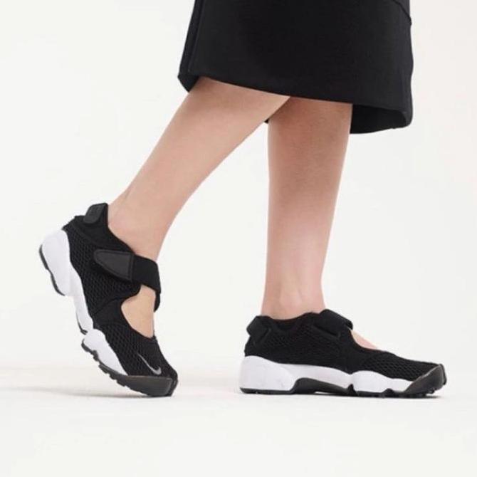 Sepatu Sandal Wanita Nike Air Rift Black White