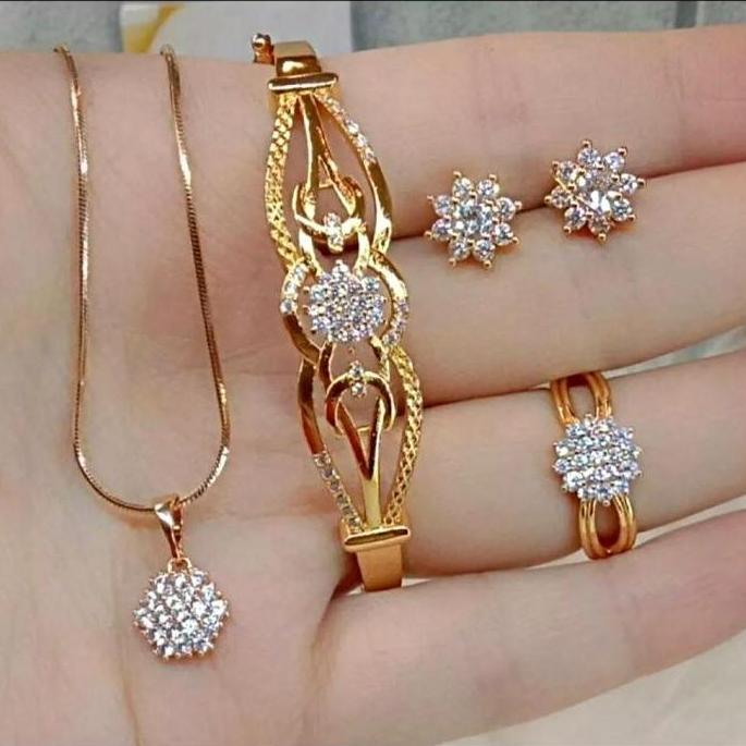 Terlaris Perhiasan Emas 22K Satu Set