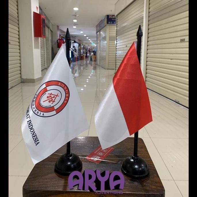 Tiang kayu meja dan satu set bendera KAI+INDONESIA