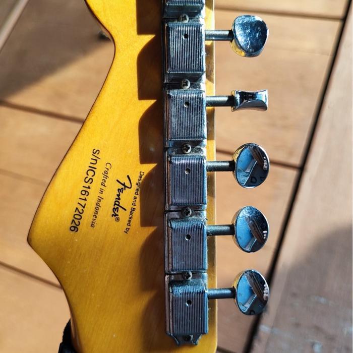 Fender Squire Vintage Modified Stratocaster Original Dan Terpercaya