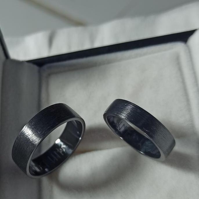 Cincin kawin black Zirconium