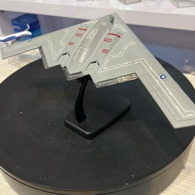 Miniatur diecast  pesawat tempur Pembom siluman B2 Spirit bahan full bersih panjang sayap 30 senti A