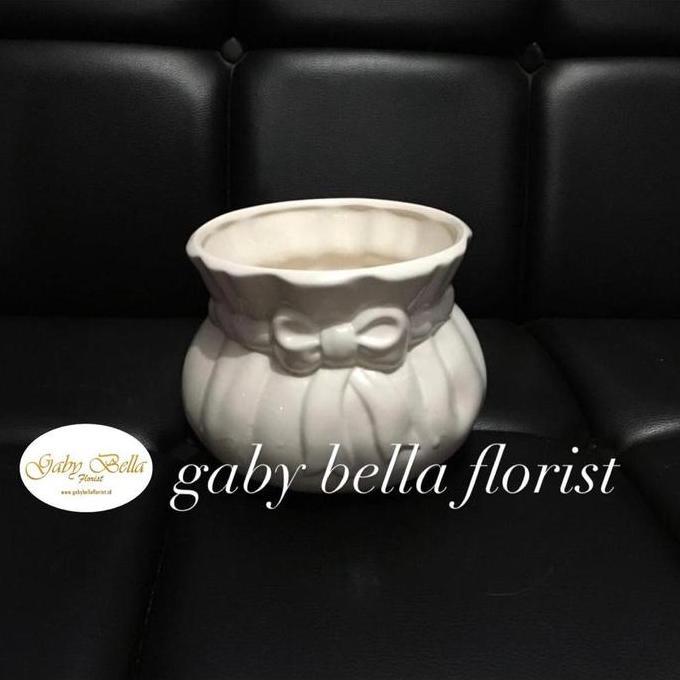 Pot keramik. (5) Vas keramik. Vas keramik putih. Pot bunga putih. Pot