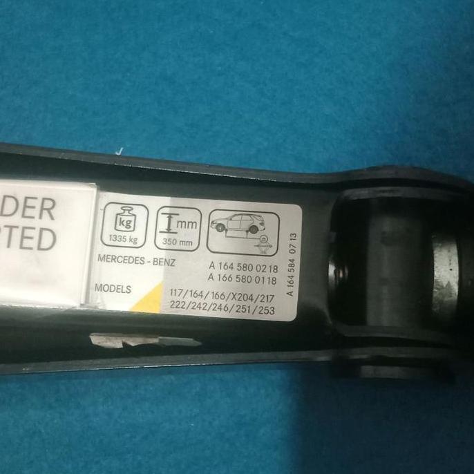 Dongkrak Mercedes Benz original GLA