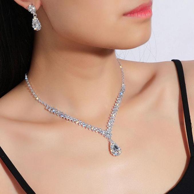 Acckita- Perhiasan Pesta 1 Set Kalung Dan Anting - Aksesoris Pesta