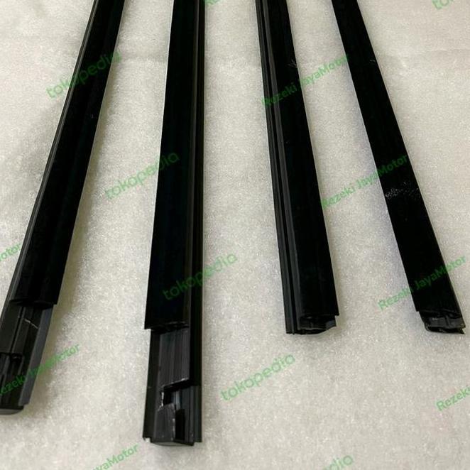 Pelipit Kaca Luar Apv