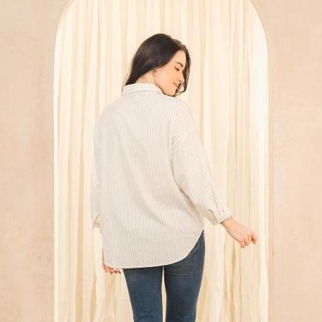 C2 Franky Ecru Kemeja 7/8 Casual Oversize Wanita Motif Garis