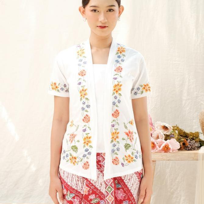 Kebaya Batik Encim Pekalongan Lengan Pendek Meradelima Katun Putih