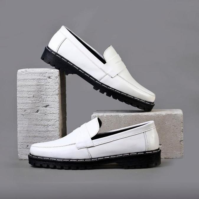 Sepatu Pria Slip On Putih Casual Loafers Kerja Formal Orinal