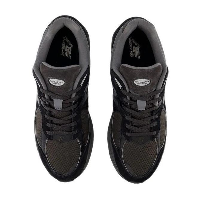 Sepatu Sneakers Pria New Balance 2002R 2002 R Black Grey