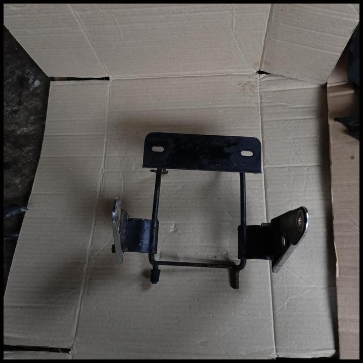 BEST DEAL BREKET DUDUKAN KUPINGAN LAMPU DEPAN MEGAPRO OLD HIU 1999-2005 ORIGINAL 