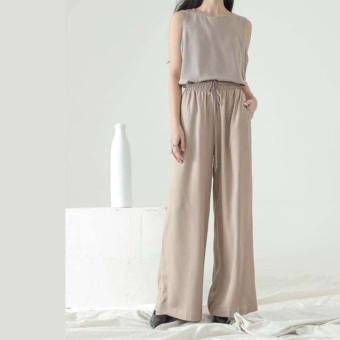 Yurima- Kano - Hill - Celana Panjang Rayon Wanita Dengan Kantong Dan Pinggang Karet Warna Sand Cokla