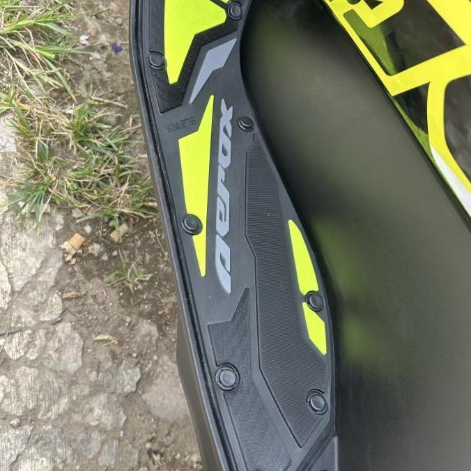 karpet motor aerox 155 bahan karet / aksesoris motor aerox / aerox 155