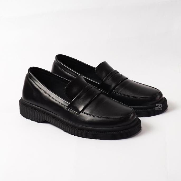 Kets- Sepatu Pria Loafers Docmart Sepatu Slip On Pria Sepatu Hitam Cowok Sepatu Pria Slip On Loafers
