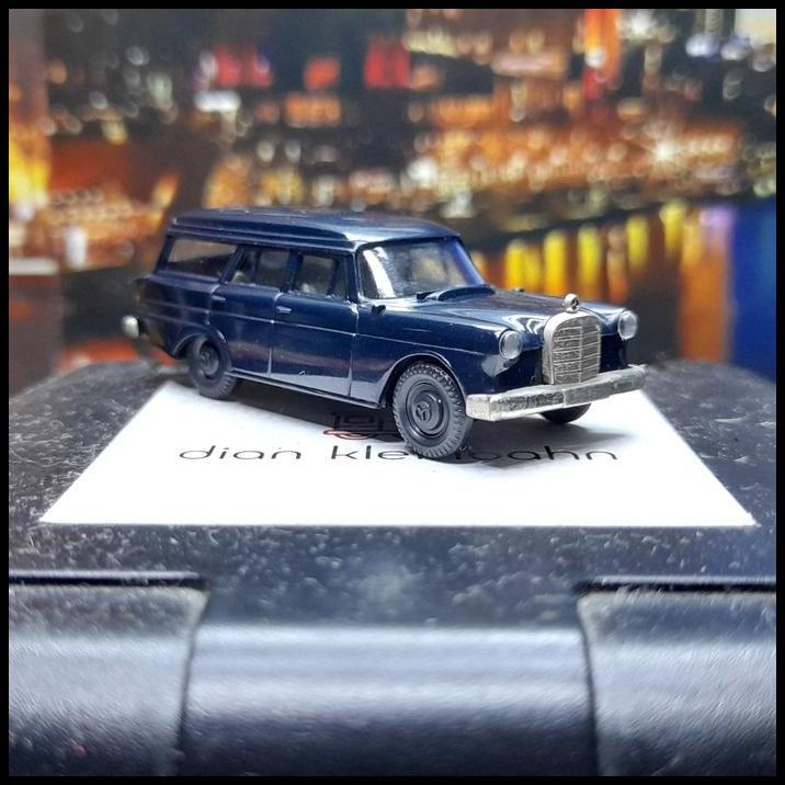 DISKON BREKINA SKALA 1:87 - MERCEDES 190 STW BIRU TUA BB32 