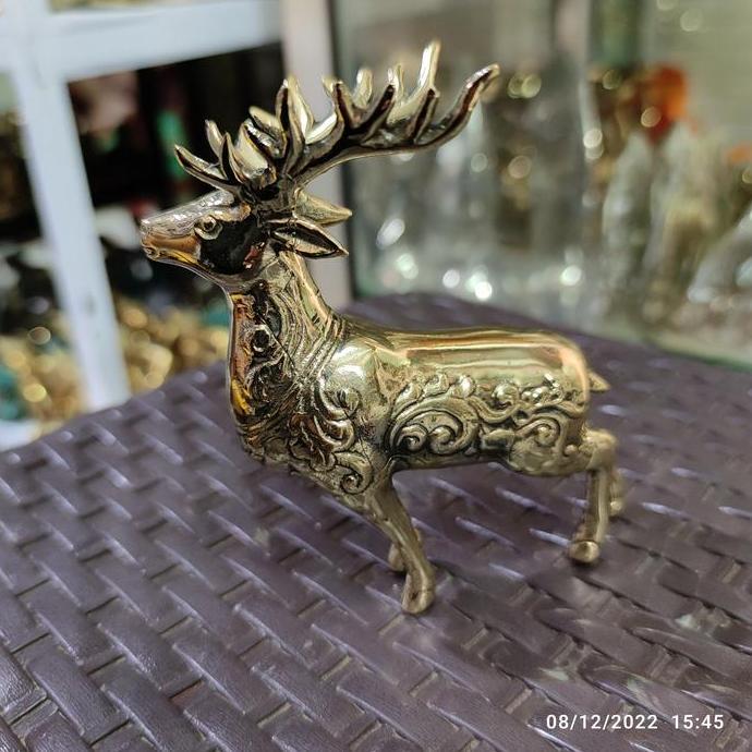 patung rusa emas bahan tembaga