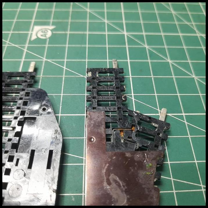 TERMURAH TRIX N GAUGE - SEPASANG WESEL MANUAL KIRI DAN KANAN (4953&4961) TR22 