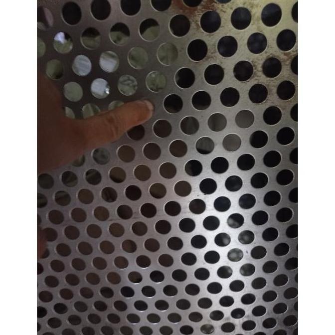 plat lubang besi tebal 0,8mm uk.100x50cm lubang 2mm,3mm,lubang 4mm,lubang 5mm,lubang 6mm,lubang 7mm,