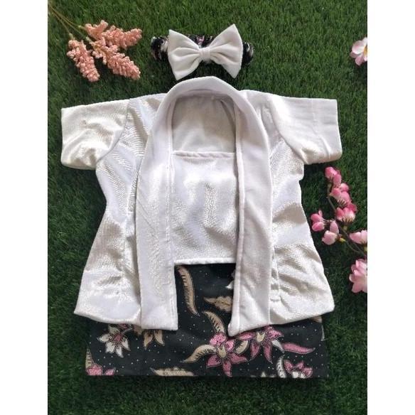 Grosir Kebaya Bayi / Kebaya Anak Bludru / Setelan Kebaya Anak Putih
