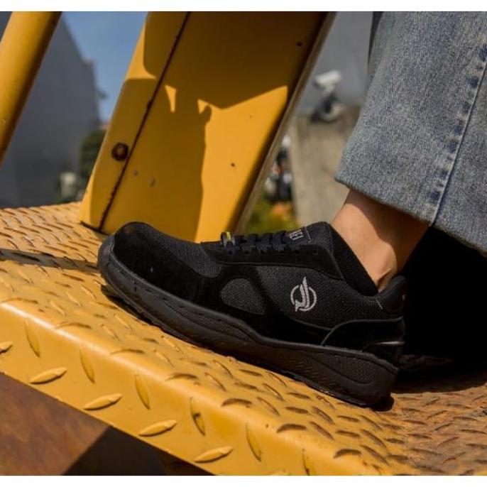 Amanaja- Sepatu Safety Sport Pria Ujung Besi Safety Shoes Original Produk Lokal